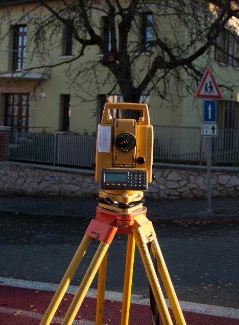 K tomuto účelu posloužil dvoufrekvenční GNSS přijímač Trimble R4-3 s Trimble Slate Controller. Tabulka č.