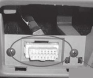 INSTALACE HUD580GC (pokračování strany 3) PŘIPOJENÍ V REŽIMU -II (2001 a později) DŮLEŽITÉ: V režimu zobrazení -II musí být vozidlo vybaveno 16bitovým diagnostickým konektorem -II pro připojení