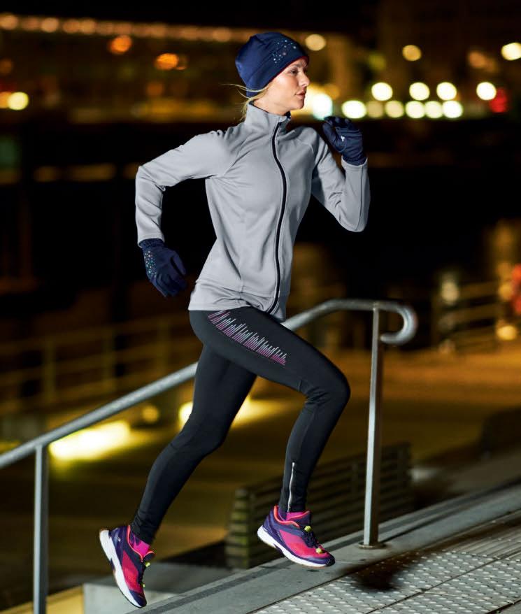 PŘIPRAVENI K POHYBU 1 Sportovní bunda Kč 899,- Se zadní kapsou na zip, třeba na klíče nebo drobné Reflexní potisk pro lepší viditelnost 2 Běžecké termolegíny Kč 599,- 1 Sportovní bunda 87 %