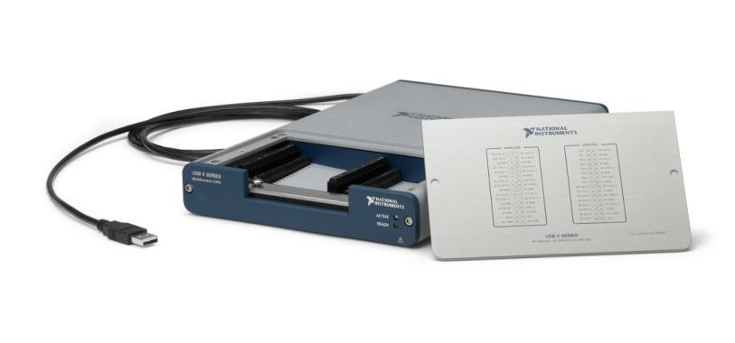 obr. 2.15 AD/DA karta od National Instruments s maximální vzorkovací rychlostí 1,25 MS/s s 16 analogovými vstupy, 2 analogovými výstupy a 24 digitálními vstupy/výstupy s max. frekvencí 1 MHz. obr. 2.16 Modulární AD/DA karta používaná v ÚPT AVČR.