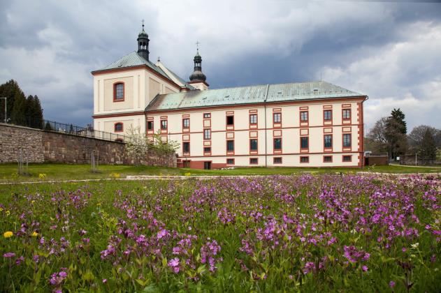 Naučná stezka Vrchlabím Po zelené turistické trase v centru města můžete navštívit nejzajímavější místa ve městě jako např.