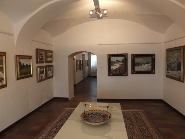 Galerie M Galerie "M" je galerií soukromou, která má za sebou 20 let výstavní práce. Uskutečnila na 80 výstav, kterými obohatila kulturní život ve Vrchlabí.