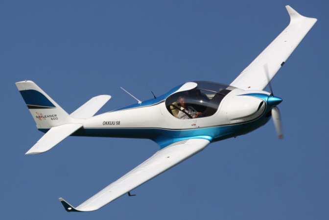 Rozměry Rozpětí křídla 9,9 m Dálka 7,1 m Výška 2,46 m Plocha křídla 11,85 m 2 Šířka kabiny 1,78 m Tabulka 1.4 - Skyleader 600 [5] Obrázek 1.5 - Skyleader 600 [5] 1.7. Koncepce uspořádání ocasních ploch V letectví se lze setkat s různými druhy uspořádání ocasních ploch.