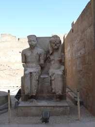 restaurační stéla: Ukončení uctívání Atona (není zakázán až za Haremheba), obnova nadvlády Amona 2 RV: Změna jména na Tutanchamon + jeho žena na Anchesenamon Restaurační stéla