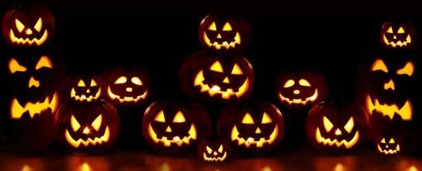 HALLOWEEN Zvyky Halloweenu se rozvinuly v Irsku na základě zvyků oslavy svátku Všech svatých, který byl přenesen do Irska z Říma.