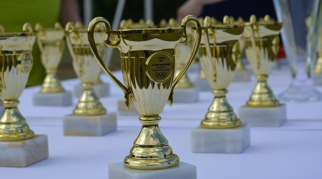 hudbou. V tuto chvíli se sportovištěm vznášela radost, údiv, ale i dojetí smíšené s nepříjemným pocitem, že se hry chýlí ke svému konci.
