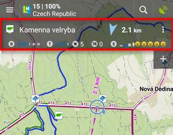 vzdálenost a směr. V případě navádění na kešku jsou zde ještě informace o typu keše, obtížnosti a terénu.