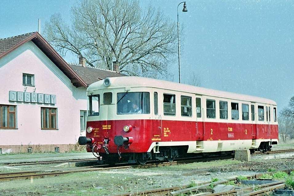 1.3. Zvláštní vlak ze 60. let s motorovým vozem Pro připomenutí cestování v 60. letech je možné vypravit i vlak s motorovým vozem řady M240.0, který se na místní dráze objevoval v druhé polovině 60.