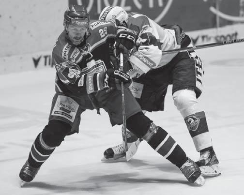 VZÁJEMNÉ ZÁPASY Od chvíle, kdy se extraliga vrátila na soutok Labe s Orlicí, je to tým Mountfi eldu HK, který se v derby častěji raduje z vítězství a to poměrem 7:4.