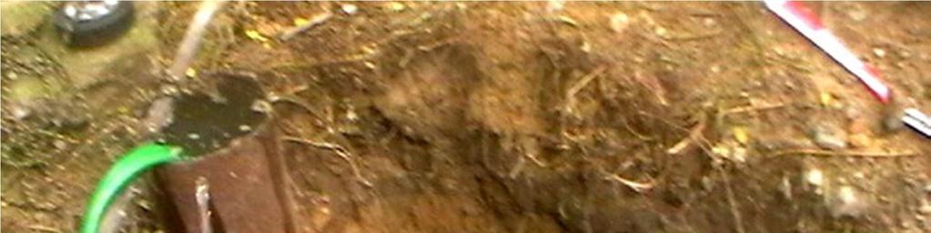 Testy těsnosti pažnicové kolony borax ještě přežije, ale pod vodou se pomalu rozpouští a tak spoj, který byl původně vodotěsný, se za nějaký měsíc až rok stane pro vodu propustným