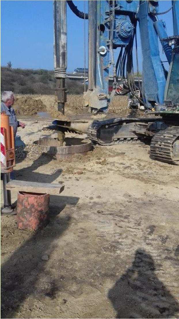 vrt priemeru 1800 mm, v hornej časti cca 10,0 m prepažený