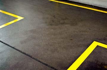 Podlahové pásky Aplikace 1. Prostory s nebezpečím (žlutočerná) Značení umístěte na podlahu před a kolem.