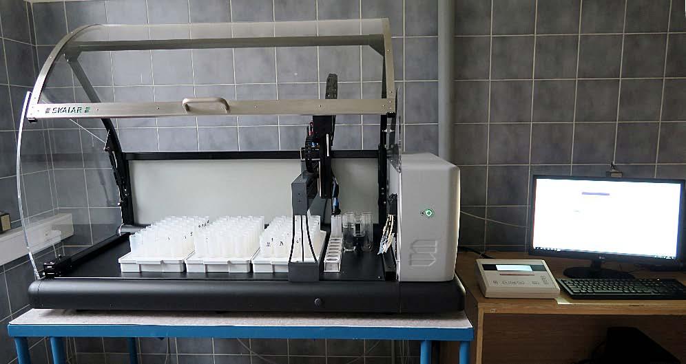 Tento robotický analyzátor firmy Skalar na stanovení ph v půdách lze využít pro měření ph v různých extraktech.