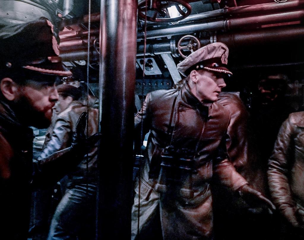 okupované Francie: Ponorka U-612 je připravena na svou první plavbu. Na palubě s mladou posádkou a novým kapitánem Klausem Hoffmannem má vyrazit do čím dál brutálnější války.