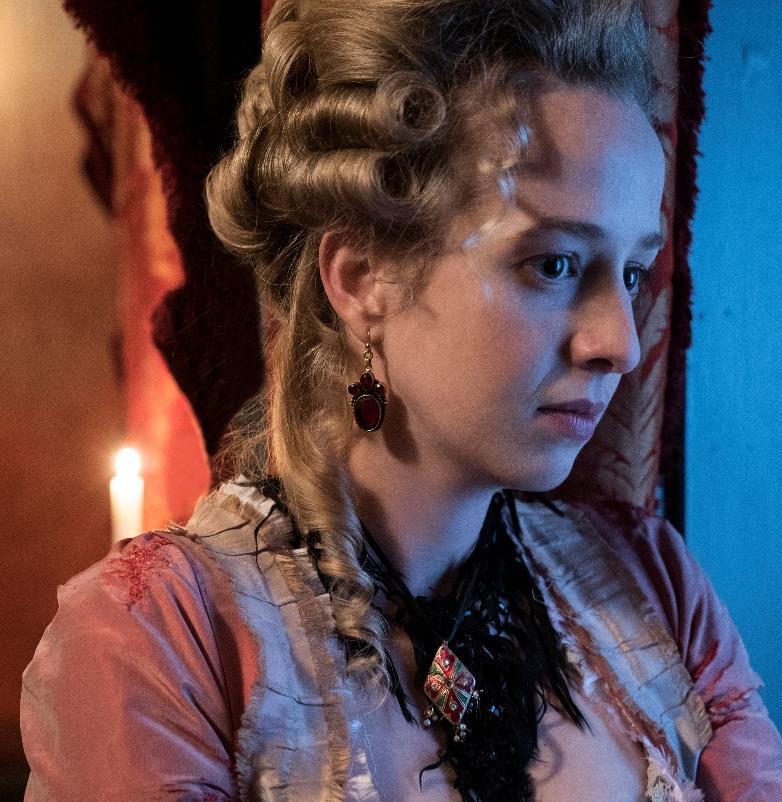 V druhém roce vysílání si pořad získal výbornou kritiku a působivé hodnocení 95% obliby v rámci Rotten Tomatoes. Tentokrát se v pořadu objeví Lady Fitzová, kterou ztvárňuje Liv Tylerová.