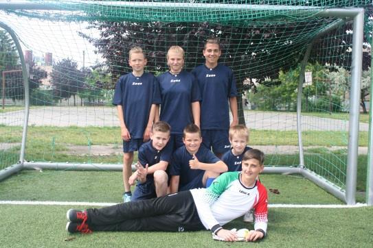 Ve více než 40 členné výpravě žáků a pedagogů naší školy bylo 10 členek florbalového týmu děvčat, 8 chlapců florbalového mužstva, 6 hráčů