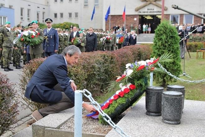 Nácvik pódiové skladby Martina a základy valčíkových kroků prolomily ledy a dvojice plynule zvládly promenádu i rozhovory.