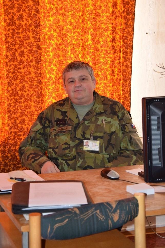Když jsem si Vás první den prohlížel, říkal jsem si: Bože, co tady chtějí, takoví malí mrňouskové. Kolik jich asi vydrží až do čtvrťáku? Vydrželo Vás poměrně hodně, za což jsem velmi rád.