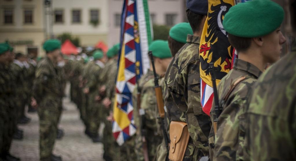 V těchto týdnech bylo největší snahou pana nadporučíka naučit nás veškerým vojenským návykům, základním řádům a hlavně disciplíně. Disciplína, to je nejspíš druhé jméno tohoto zmiňovaného nadporučíka.