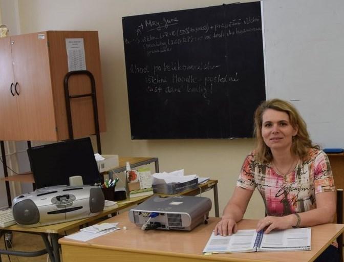 nesrozumitelných věcí, ale i legraci. V průběhu tříletého studia naše lavice opustilo z různých důvodů několik jedinců.