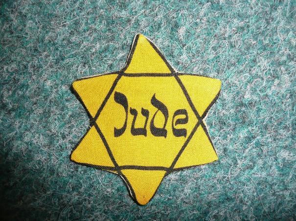 Transport AkB Dne 18. dubna 1942 byl z českobudějovického vlakového nádraží vypraven transport devíti set devíti židovských obětí holocaustu.
