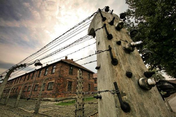 Cesta do pekla Cesta do Polska pro nás měla být seznámení s partnerskými školami a hrubé nastínění další práce na projektu. Místo toho mi spíš přinesla velké zážitky, které se navždy vryly do paměti.