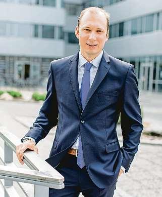 pokud vás špatné vidění na blízko obtěžuje a omezuje v každodenním životě, je možné tento problém vy řešit dnes již běžnou nitrooční operací.
