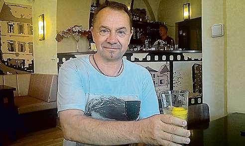 Praha a okolí 29. června 2018 39 Mám kontaktysčeskými kluby Petr Kašpar,kolínský rodák, který to dotáhl až do fotbalové Slavie či Dunajské Stredy, je nyní funkcionářem Slovanu Bratislava.