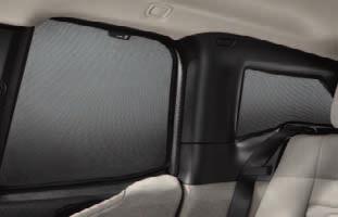 Patentovaná funkce sklopení opěradla zjednodušuje manipulaci se sedačkou mimo vůz, např. když cestujete. K dispozici v barevných kombinacích černá / antracit nebo černá / modrá. BMW Junior Seat 2/3.