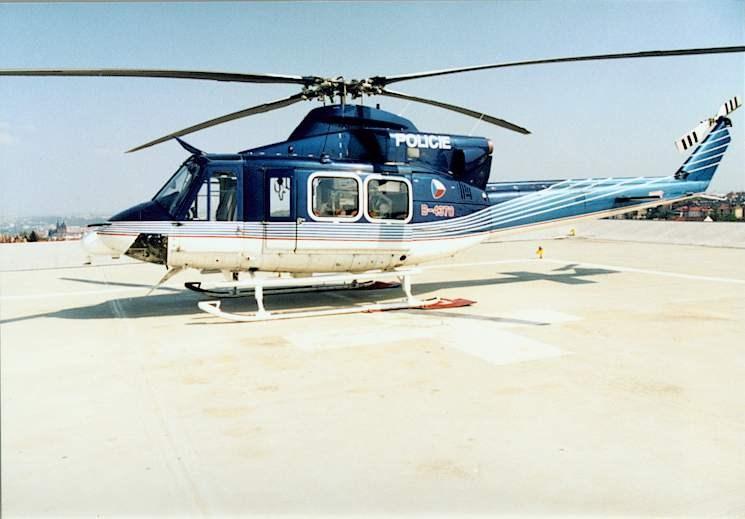 Bell 412 HP - zdravotnické vybavení Přenosné vybavení: Batoh první pomoc,babybaťoh první pomoci, odsávačka Dýchání: Nouzový pomocný dýchací