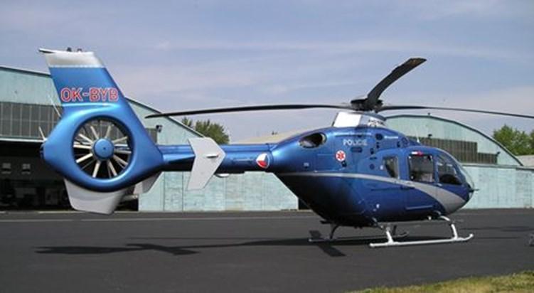 EC 135 T2 Vrtulníky jsou přizpůsobeny pro přepravu 2 ležících pacientů, 2 členů lékařského personálu a 2 pilotů.