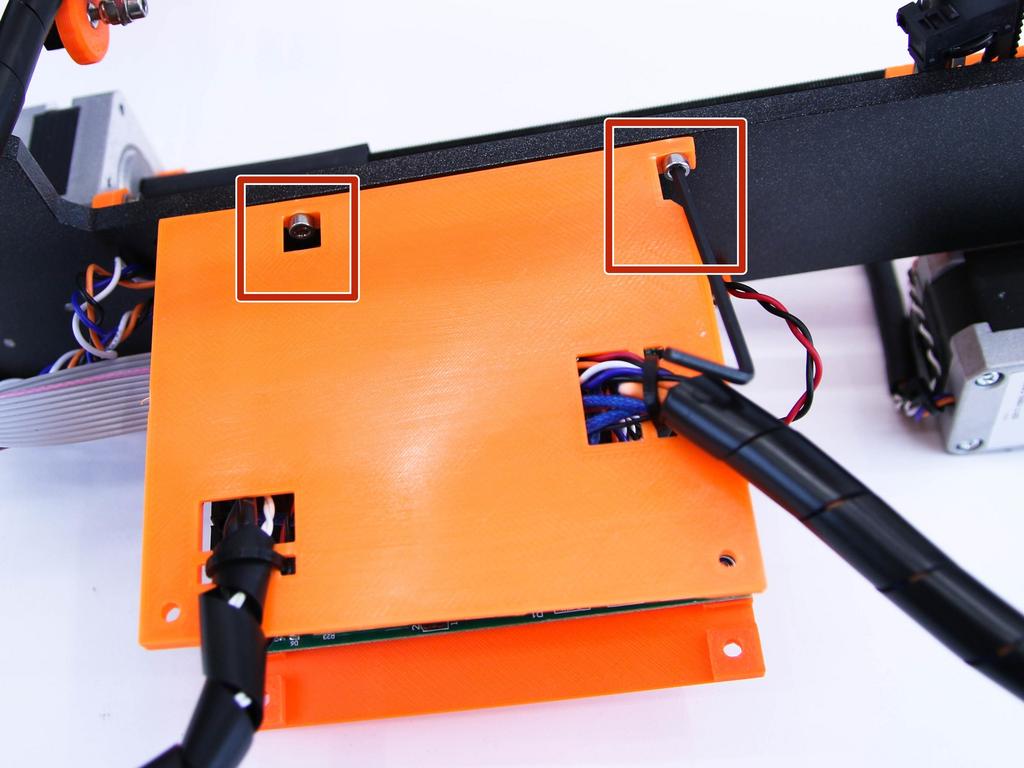 Step 15 Uchycení levého krytu elektroniky 2.5mm imbusem přichyťte levý kryt elektroniky k rámu.