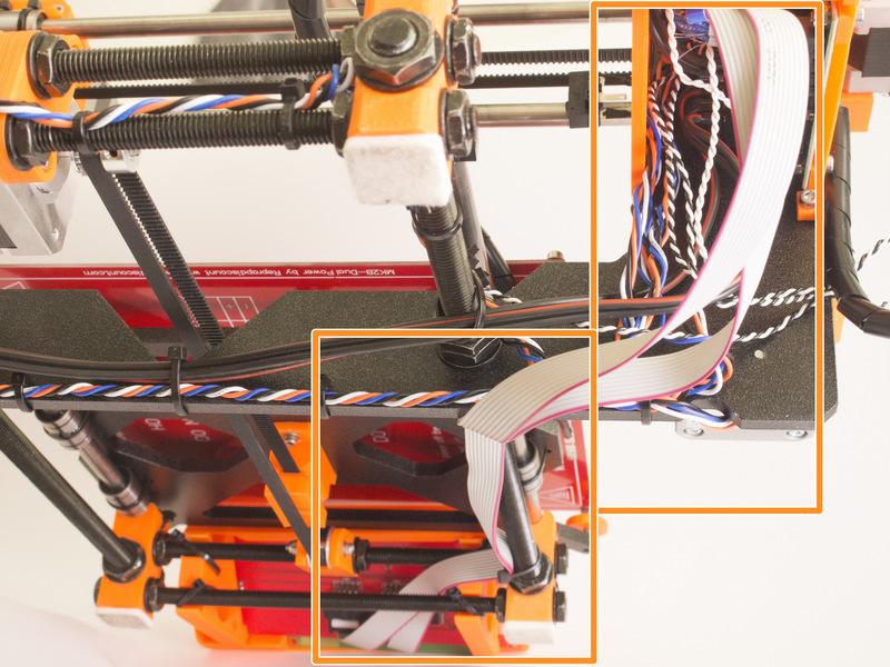 5mm imbusem přichyťte zadní kryt elektroniky k pravému a levému krytu. Použijte šrouby M3x10.