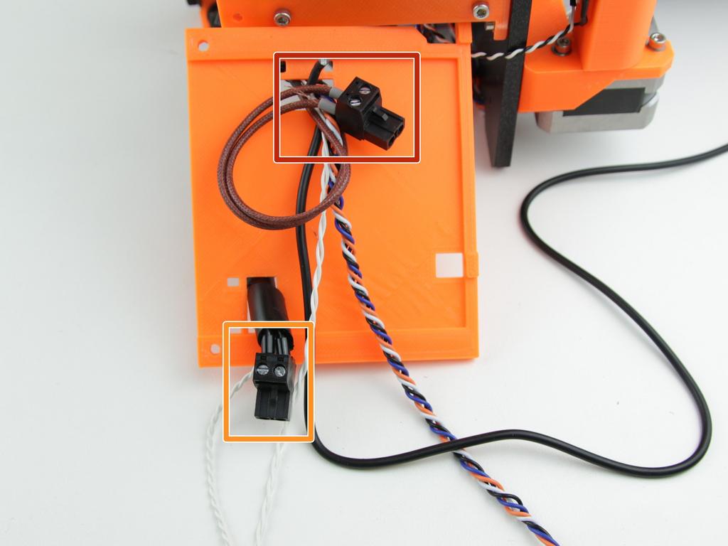 Step 10 Uchycení konektorů na kabely Přišroubujte MSPBE konektor na kabel od extruderového topení.