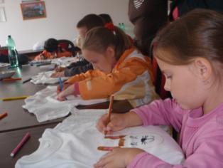 Přiblížit les dětem všech věkových kategorií zábavnou a interaktivní formou se prostřednictvím lesní pedagogiky snaží Věra Bartůňková.