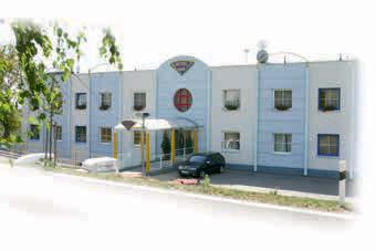 32 SPOLEČNOST