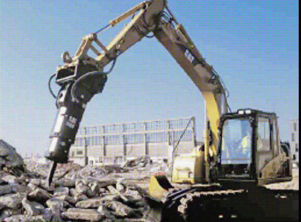 1) Hydraulické kleště: Používají se na překládání různých druhů materiálů na staveništích (zbytky dřeva, železný šrot,