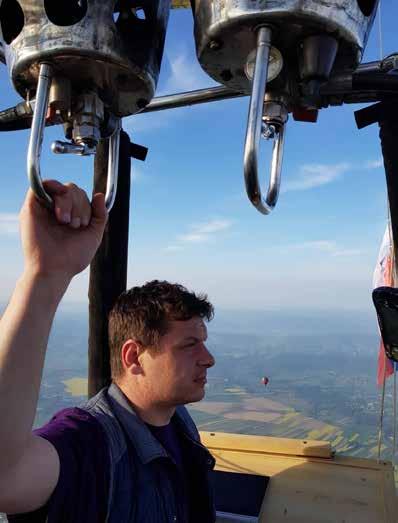 relax_javys u nás 3/2018 Aké boli vaše letecké začiatky? Vyskúšali ste aj iné lietanie? Úplne na začiatku som si robil parašutistický výcvik, ale pri tom to aj zostalo, ďalej som neskákal.