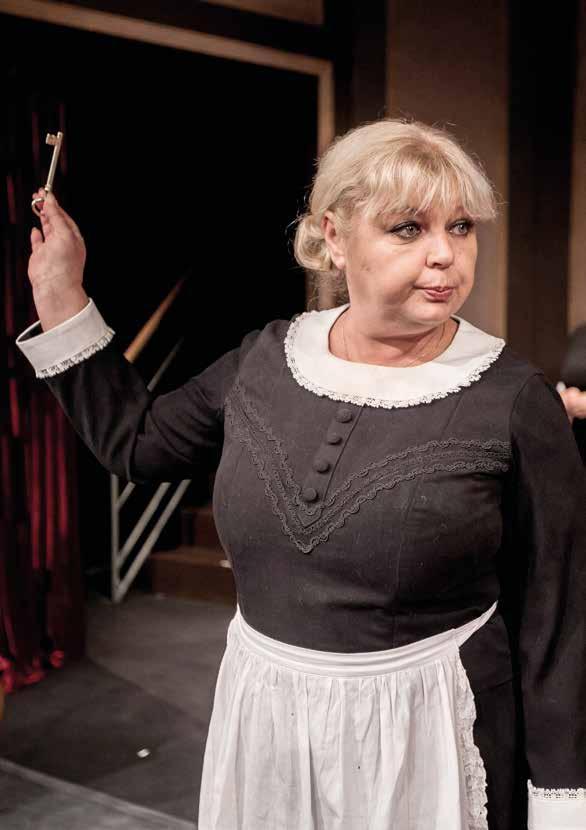 Těšínské divadlo Český Těšín, příspěvková organizace Ředitel Petr Kracik Šéf české scény Miloslav Čížek Dramaturg české scény Ivan Misař robert thomas osm žen Překlad Milena a Josef Tomáškovi Scéna a