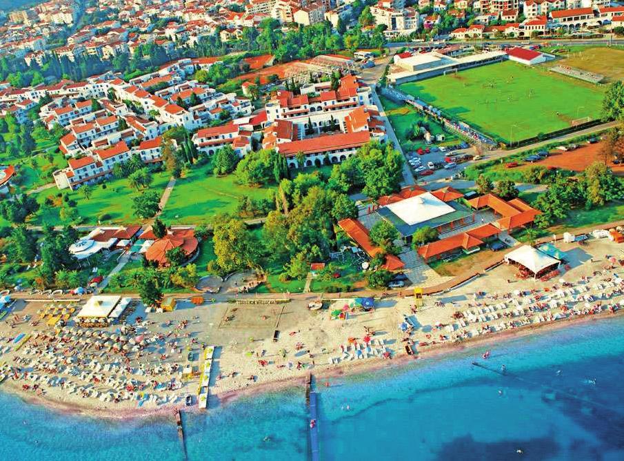 4* - klimatizované 2-lôžkové izby s možnosťou prístelky kúpeľňa so sprchou/wc fén, SAT-TV malá chladnička telefón trezor časť izieb má balkón/terasu (za príplatok) STRAVA: polpenzia - raňajky a