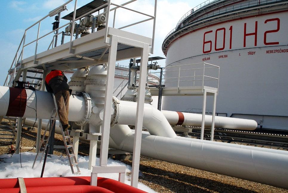 Speciální technologie, které CEPS běžně používá na vysokotlakých plynovodech, produktovodech a ropovodech, využívá i při činnostech na jiných zařízeních, například na tlakových vodních potrubích v