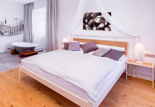 Hotel & Zámek Svijany disponuje krásným svatebním apartmá s výhledem do zámecké kaple.
