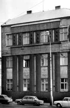 studie Svoboda / Praha stoletá (3) nábřeží postavila firma Matěje Blechy roku 1911 administrativní a provozní budovy Vaňkova semenářství.