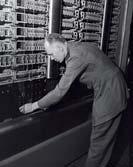 Charles Babbage Analytický stroj Charlese Babbage je považován za prvního opravdového předchůdce osobního počítače.