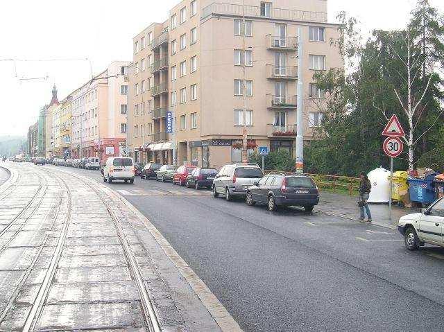 maximální rychlost: 2 b. b) ID otázky: 2544 a) do 10 km/h b) do 20 km/h c) do 30 km/h 30) Pokud není omezení vyplývající z této dopravní značky dříve ukončeno jinak, končí: 2 b.