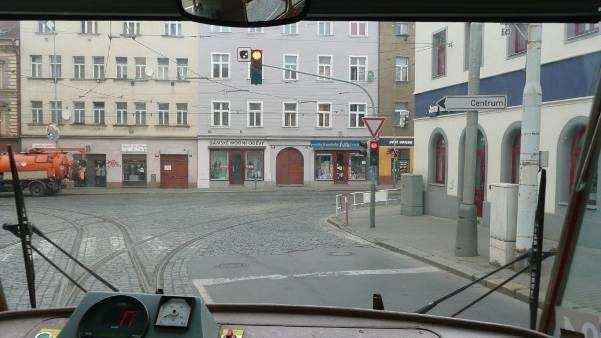 86) Na této křižovatce za zastávkou Nuselská radnice linka 18 pokračuje: 1 b.