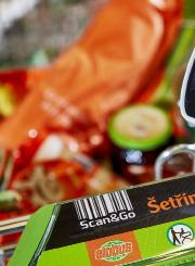 tů či menších prodejen v centrech měst a také na rozvoj e-shopu. Konkurence váhá Konkurence se zatím do podobného kroku moc nehrne.