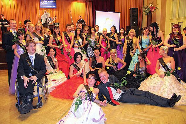 We teach according to the English programme completed by an international certificate. Studium denní, dálkové (2x měsíčně o sobotách), distanční online.