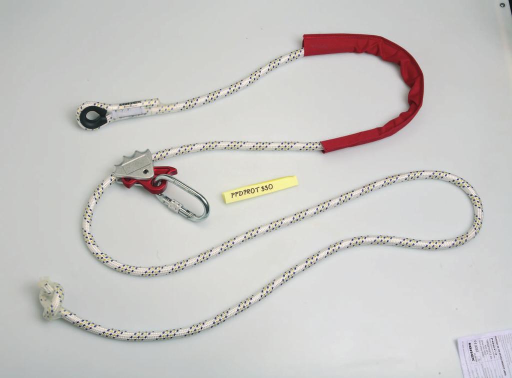 end is sewn with the shock absorber and AZ002 snap hook rope grab can t be removed from rope length 10 or 15 metres EN 353 2 CE 0082 FLAC32 10 FLAC32