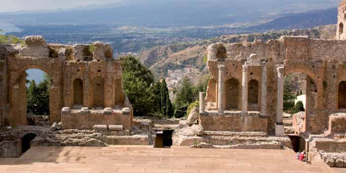 SICÍLIE TAORMINA - GIARDINI NAXOS Letovisko Taormina a jeho blízké Giardini Naxos leží na východním pobřeží u Jónského moře.